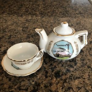 ©Vintage San Antonio Hemisfair '68® Tea cup & pot
